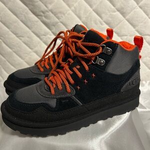 UGG Highland Heritage Hiking Boots Sneaker Women’s size 5.5